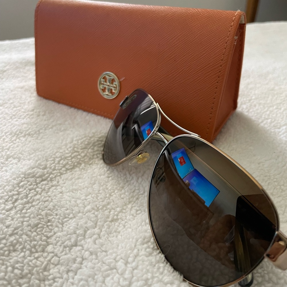 Tory Burch Aviator shades polarized
